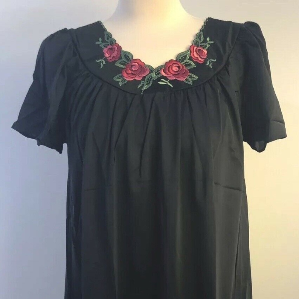 Shadowily red rose scalloped neckline Small NWT
